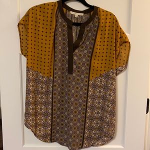 Tunic style shirt sleeve blouse